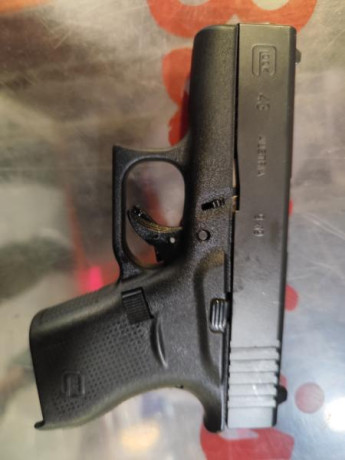 Hola pongo en venta la Glock 43 con su maletín completo y tres cargadores.Precio 400 eur.Telefono 671073154. 00
