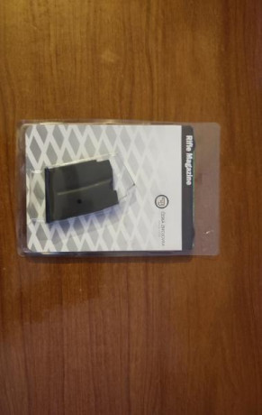 Se vende carabina CZ 452-2E ZKM en calibre .22 WMR (.22 Magnum), un modelo clásico muy apreciado por su 12