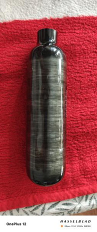 Hola vendo depósito de fibra de carbono de 300 bar y 360 CC de capacidad completamente nuevo precio 200 00