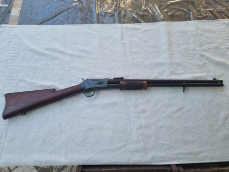 Se vende carabina COLT LIGHTNING  calibre 44-40. En estado de tiro. Tiene certificado de arma antigua 02