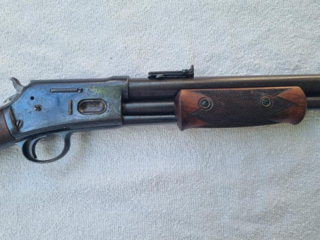 Se vende carabina COLT LIGHTNING  calibre 44-40. En estado de tiro. Tiene certificado de arma antigua 00
