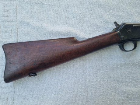 Se vende carabina COLT LIGHTNING  calibre 44-40. En estado de tiro. Tiene certificado de arma antigua 12