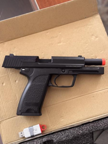 Hola

Pues soy novato en eso de co2, airsoft, etc. 

Ha caído en mis manos dicha réplica de 6 mm ppc y 11