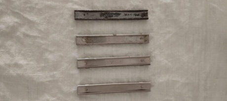 En venta cuatro peines para MAUSER C96.
El que se ve en peor estado con SFM, dos con PS y el cuarto sin 01