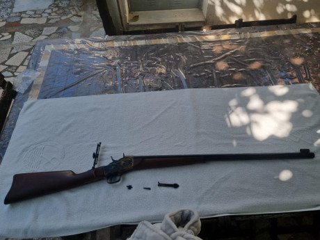 Hola se vende rifle ROLLING BLOCK DE PEDERSOLI calibre 45-70 con certificado de réplica antigua, esta 02