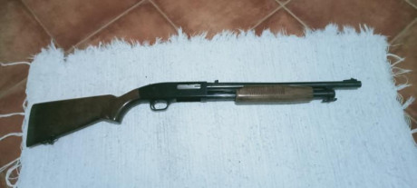 Se pone a la venta escopeta de corredera Mossberg 500 ATP, todo un clásico para nostálgicos, un arma de 00
