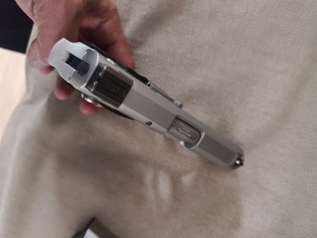 PISTOLA MUY CUIDADA, UNICO PROPIETARIO, VA CON TODO LO QUE SE VE, 550 EUROS PUESTA EN INTERVENCION EN 02