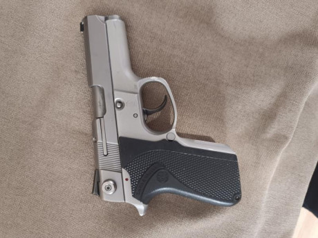 PISTOLA MUY CUIDADA, UNICO PROPIETARIO, VA CON TODO LO QUE SE VE, 550 EUROS PUESTA EN INTERVENCION EN 01