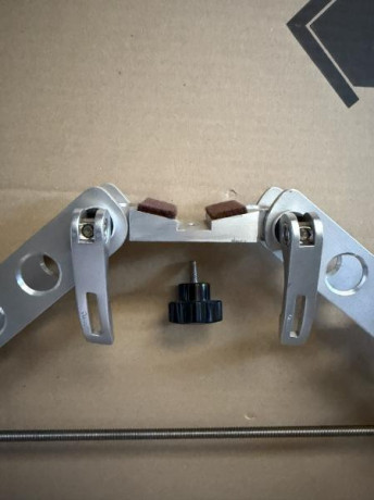 Buenas tardes,
En venta Bipode Fito force modelo Fusion 
En perfecto estado de conservación 
Precio: 100€
Envió 01