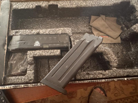 KWA powered by UMAREX 

Muy bonita y el primer cargador(creo) todo correcto…



Pues soy novato en eso 31