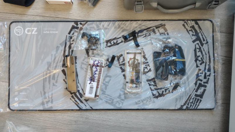 Me quito la F, vendo
una cz 75 customizada por Armería Martinez para ipsc, o standar, 2 cañones, cambiadas 32