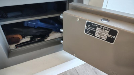 Me quito la F, vendo
una cz 75 customizada por Armería Martinez para ipsc, o standar, 2 cañones, cambiadas 40