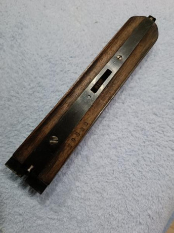 Vendo escopeta paralela corta marca Jabe del 12.

Largo total: 86 cm. sin la cantonera.
Cañones: 49'5 40