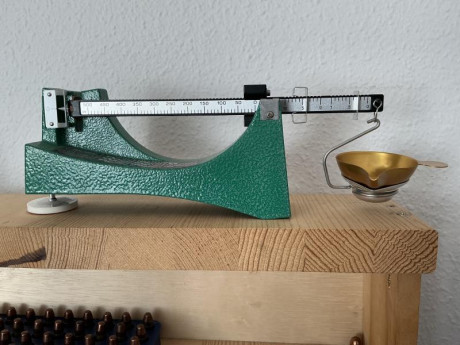 Se vende Balanza de la prestigiosa marca Americana RCBS para recargas precisas y regalo pie de rey calibre 00