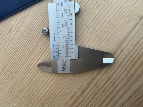 Se vende Balanza de la prestigiosa marca Americana RCBS para recargas precisas y regalo pie de rey calibre 12