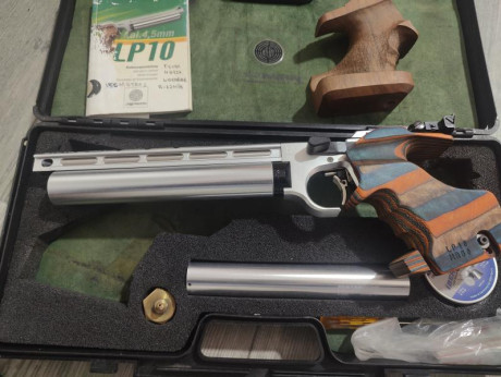 Se vende steyr lp10 con cubrecañón de la evo, la pistola esta en buen estado a pesar de sus años y sin 00