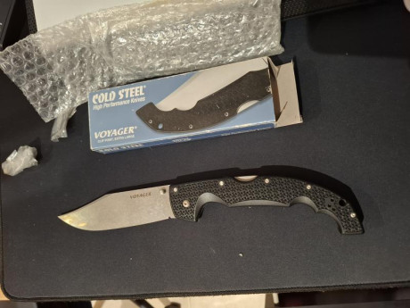 Vendo cold steel voyager,siempre en vitrina
120 euros,portes a cargo del.comprador si los hubiera. 20260408_090155.jpg 01