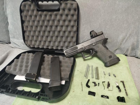 Vendo mi Glock Gen 3 con punto rojo por retirada de los Recorridos de Tiro.
 Tiene estás mejoras: punto 02
