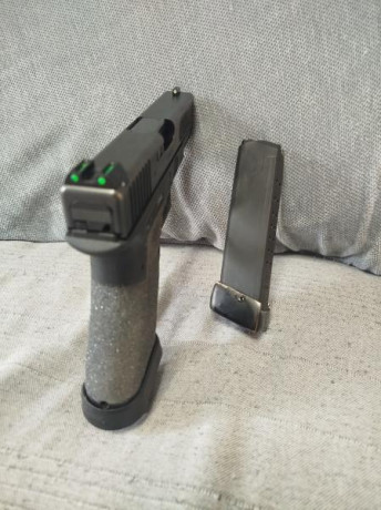 Vendo mi Glock Gen 3 con punto rojo por retirada de los Recorridos de Tiro.
 Tiene estás mejoras: punto 00