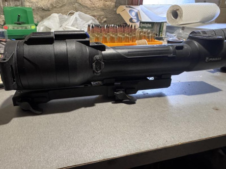 Vendo mi visor termico, por dejar los permisos, el rifle tiene unos 200 disparos echos entre el 308win 02