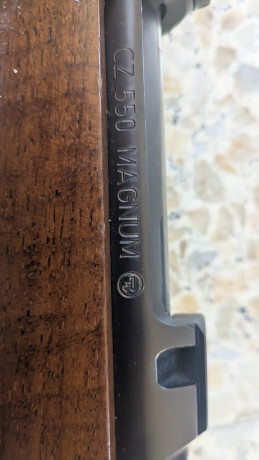 Un amigo me pide que le anuncie la venta de este rifle calibre 375 H&H precio 800€ más gastos de envío 01