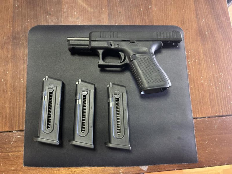 Vendo Glock 44 comprada en octubre 2025, único dueño.

Precio 500€(negociable), se da con un cargador 02