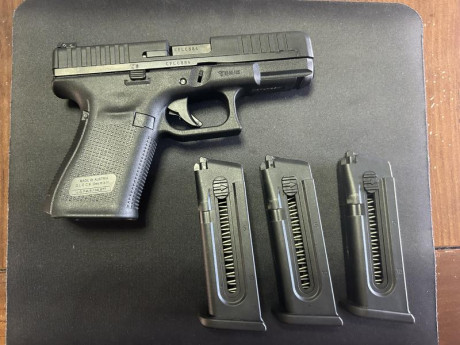 Vendo Glock 44 comprada en octubre 2025, único dueño.

Precio 500€(negociable), se da con un cargador 01