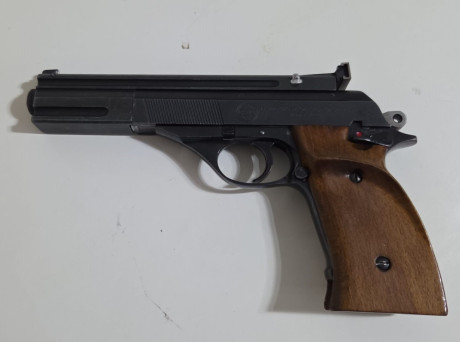 Hola a todos.
Un amigo pone a la venta una Astra TS-22 funcionando perfectamente. Su anterior dueño la 00