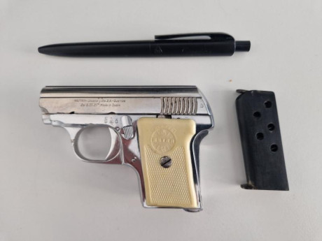 Hola, a la venta Astra 200, cromada.Calibre 6.35.
Buen estado general, seguro de aleta, de cargador y 00