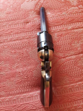 Buenas a todos.
Vendo Colt Navy Pietta 1851, en calibre.44
El revolver está trillaillo, pero funciona 02