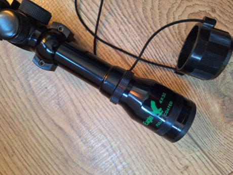 *SE VENDE:* 

Visor "vintage" años 80 , para carabina del 22.
Marca EAGLE de 4 x 32 y monturas 01