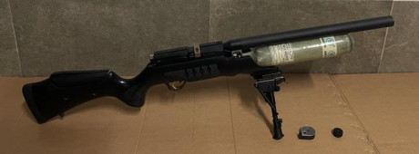 Carabina cometa Lynx en madera negra, calibre 5,5. Tiene como mejoras botella de fibra, regulador cometa 02