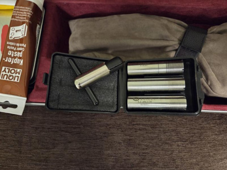 Kemen T4 fabricada y estrenada en 2021, con documentación. 4 cajones disparados. 5 chokes Briley con rosca 22