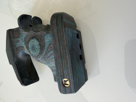 Hola buenas tardes compañeros del foro , pongo a la venta esta cacha para feinwerkbau P8x en madera laminada 02