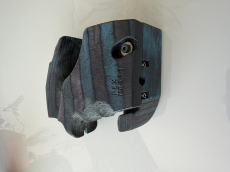 Hola buenas tardes compañeros del foro , pongo a la venta esta cacha para feinwerkbau P8x en madera laminada 11