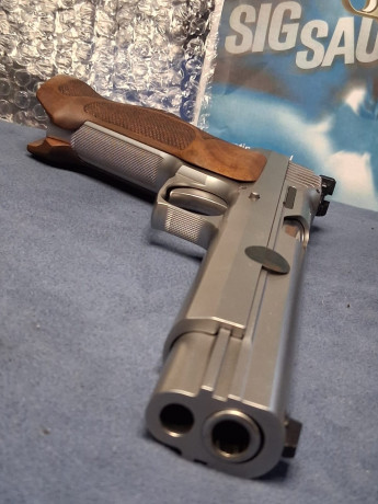 Hola a tod@s os anuncio un arma de un compañero de tiro en Barcelona.

  Vendo Sig p210 6"en perfectisimo 01