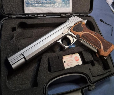 Hola a tod@s os anuncio un arma de un compañero de tiro en Barcelona.

  Vendo Sig p210 6"en perfectisimo 00