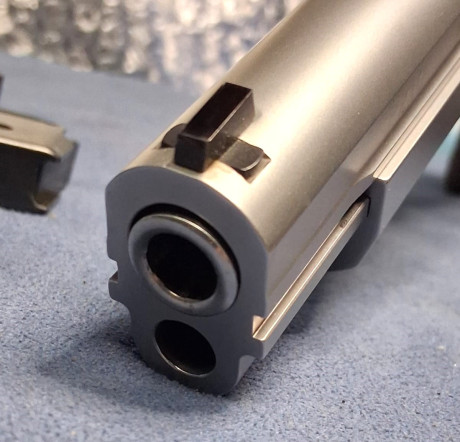 Hola a tod@s os anuncio un arma de un compañero de tiro en Barcelona.

  Vendo Sig p210 6"en perfectisimo 12