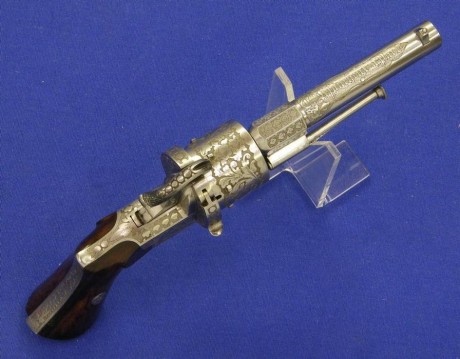 Voy a colocar unas fotos de un arma larga alemana de llave de mecha del siglo XVI. 152