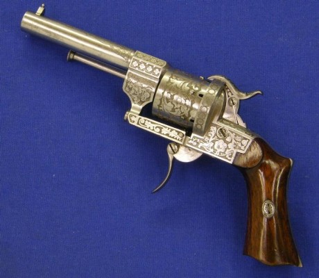 Voy a colocar unas fotos de un arma larga alemana de llave de mecha del siglo XVI. 151