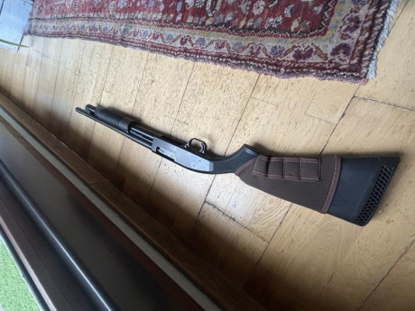 Se vende escopeta sin uso apenas, capacidad de 5+1,está en Barcelona, 380& más los portes si los hubiera. 02