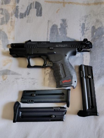 Se ve de pistola Walter p22 calibre 22, la pistola va muy bien pegados 200 disparos con ella la vendo 00