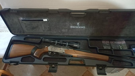 Browning 4X edición limitada I.W.A.

Rifle espectacular por su diseño y espectaculares grabados en relieve,hechos 02