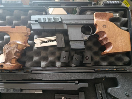 Hämmerli 280, dos calibres, 32 swl y 22 lr, dos cargadores por calibre, cacha Morini talla L, contrapesos, 01