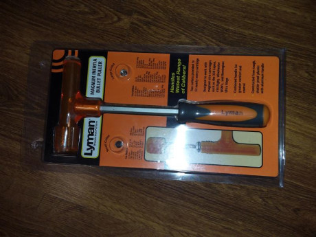 Vendo martillo de inercia Lyman con su embalaje origenal. Solo se ha usado para desmontar 50 cartuchos 01