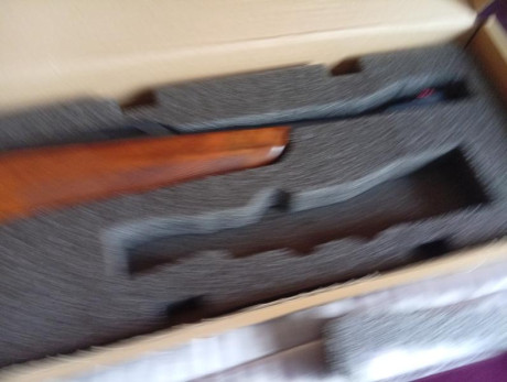  IMG_20260414_122253.jpg Vendo rifle Merkel sr1 semi 
Estado estrenado 900€ más portes 
Tiene base picantini 02