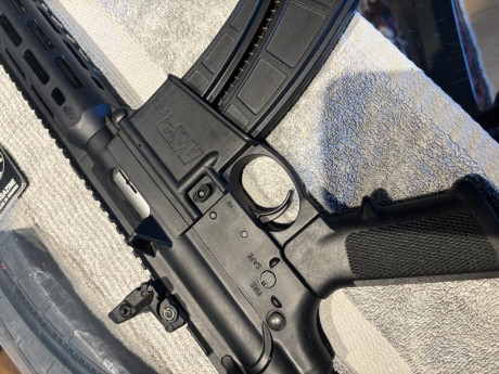 Se vende carabina con poco uso, lleva 2 cargadores, uno sin estrenar, se encuentra en Barcelona para ver 21