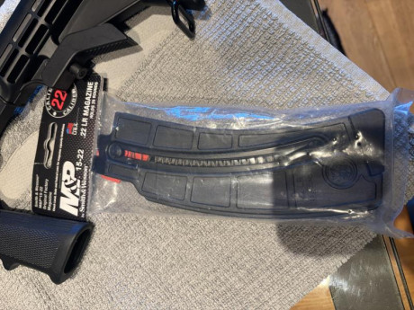 Se vende carabina con poco uso, lleva 2 cargadores, uno sin estrenar, se encuentra en Barcelona para ver 20