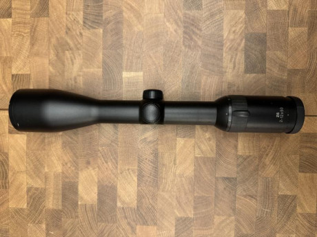 Se trata de un estupendo visor Swarovski Z6 2-12x50. Esté en perfecto estado. Ha cazado mucha caza, pero 02