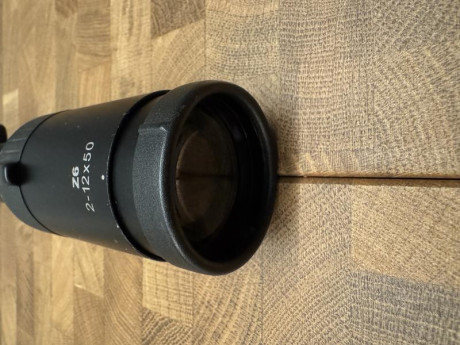 Se trata de un estupendo visor Swarovski Z6 2-12x50. Esté en perfecto estado. Ha cazado mucha caza, pero 11